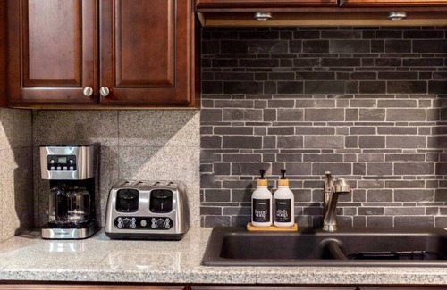 Rutledge Hill Apartamento | Downtown Nashville Condo - Walk to Broadway Bars + Free Parking!