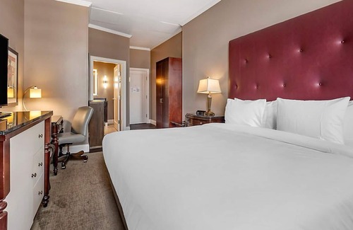 Downtown Nashville Complejo | Downtown Nashville located in Printer's Alley with King Bed!