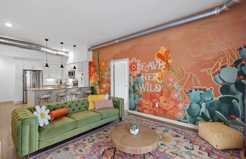 Sobro Apartamento | Downtown Nashville - Rooftop POOL - 10 min Walk to Broadway!