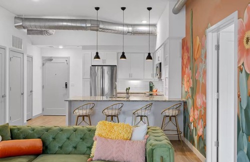 Sobro Apartamento | Downtown Nashville - Rooftop POOL - 10 min Walk to Broadway!