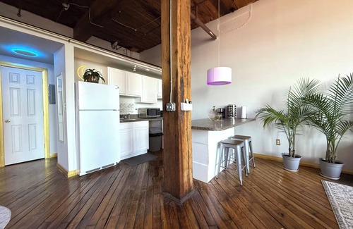 Detroit Apartamento | Downtown: Neo-Deco Industrial Loft