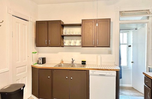 Oak Park Apartamento | Downtown Oak Park/Fast WIFI/Free Parking/ Victorian Home/Sleeps 6