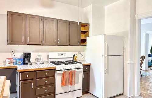Oak Park Apartamento | Downtown Oak Park/Fast WIFI/Free Parking/ Victorian Home/Sleeps 6