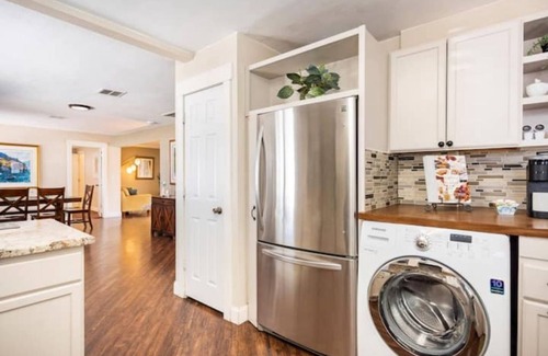 Las Vegas Casa | Downtown oasis mins to strip private backyard