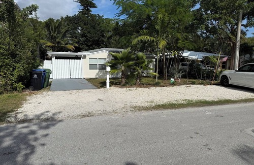 Tarpon River Casa | Downtown Oasis, cozy backyard, near airport/cruise