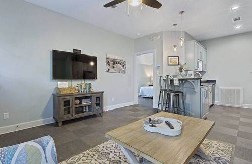 Ocean Springs Condominio | Downtown Ocean Springs, Spanish Trail Lofts - East Suite