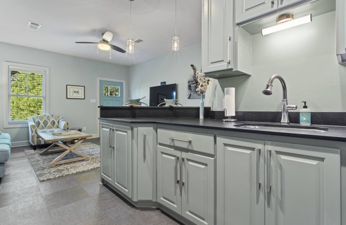 Ocean Springs Condominio | Downtown Ocean Springs, Spanish Trail Lofts - East Suite