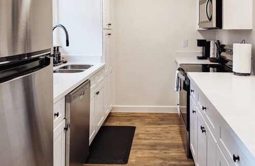 Biloxi Condominio | Downtown Ocean Springs 2 bed 1 bath with pool, close to beach