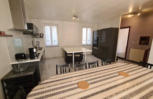 Bourgogne Cabaña | Casa urbana en el centro de Orleans, cerca de comercios y transporte, con parking y todas las comodidades.