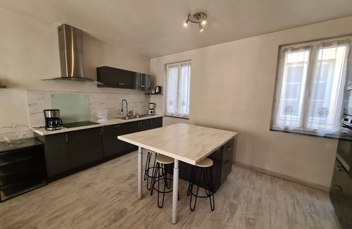 Bourgogne Cabaña | Casa urbana en el centro de Orleans, cerca de comercios y transporte, con parking y todas las comodidades.