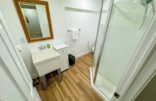 Charlottetown Apartamento | Downtown-Parking-King-WiFi7-Self-Check-In