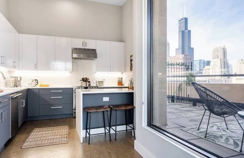 Printers Row Condominio | Downtown Penthouse 5bd VIEWS|Parking, Gym+Pool