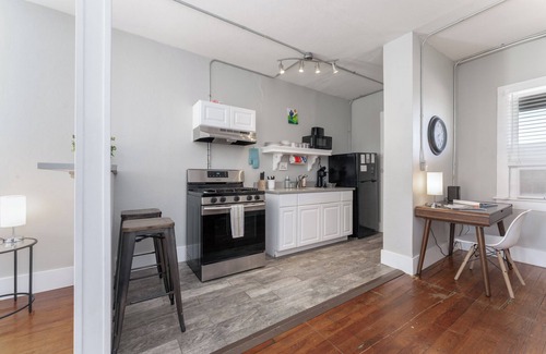 Central City Apartamento | Downtown+PetsOK+Min2Beach-Cozy Studio