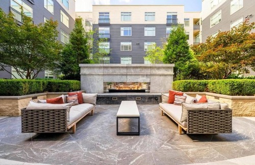 Logan Square Apartamento | Downtown Philly, Luxury Condo