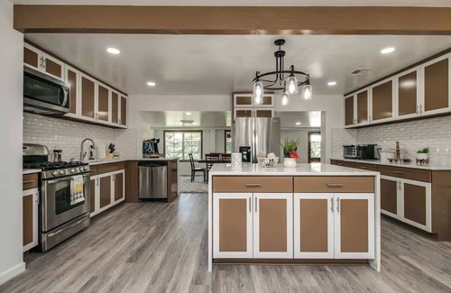 Encanto Casa | Downtown Phoenix Retreat | Jacuzzi | Games & More!