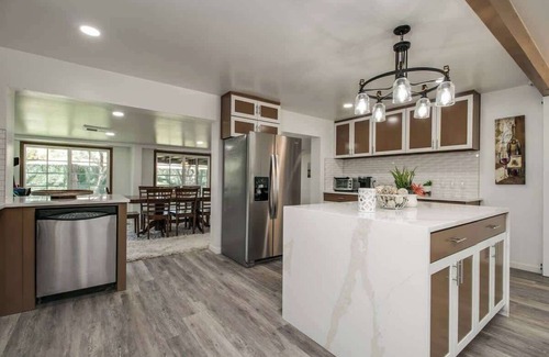 Encanto Casa | Downtown Phoenix Retreat | Jacuzzi | Games & More!