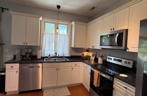Wilmington Casa | Downtown PVT Parking Orange Street Retreat