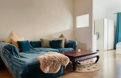 Sint-Jans-Molenbeek Apartamento | Downtown Quiet and Peacefull Apartment