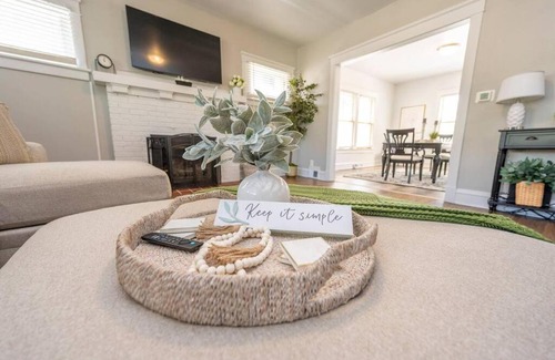 Michigan City Apartamento | Downtown Retreat, Hot Tub, Firepit, Grill