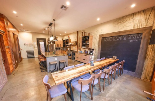 Logan Heights Casa | Downtown Retreats * Bamboo Loft * 3 houses *5 cars