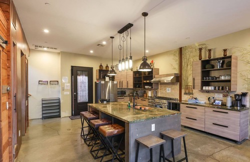 Logan Heights Casa | Downtown Retreats * Bamboo Loft * 3 houses *5 cars