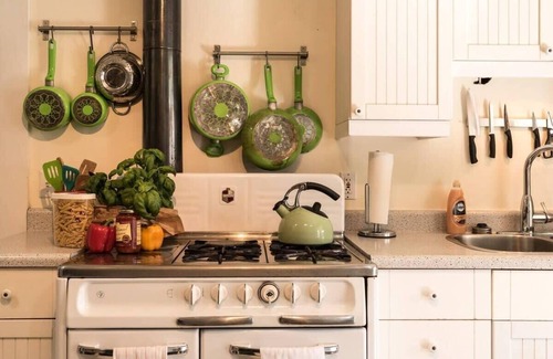 Santa Rosa Casa | Downtown Retro Bungalow Dog Friendly