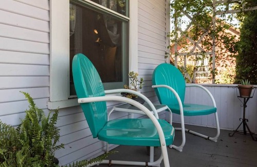 Santa Rosa Casa | Downtown Retro Bungalow Dog Friendly