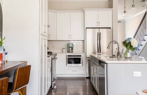 Hitch Village - Fred Wessels Homes Casa | Downtown Riverfront Luxury Townhome