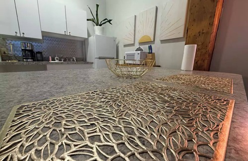 Detroit Apartamento | Downtown: River’s Edge Industrial Loft