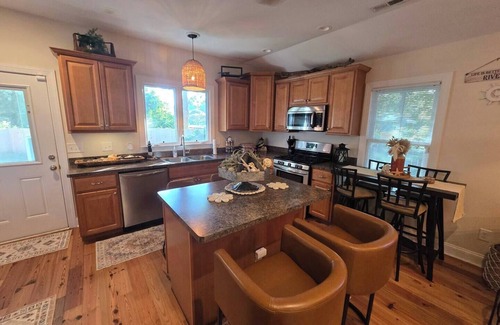 New Bern Casa | Downtown Riverside Lighthouse