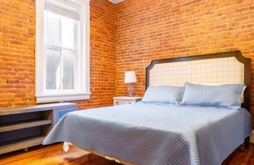 Roanoke Apartamento | Downtown Roanoke Loft: Cozy, Marilyn Monroe-themed, perfect for a unique stay