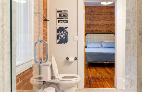 Roanoke Apartamento | Downtown Roanoke Loft: Cozy, Marilyn Monroe-themed, perfect for a unique stay