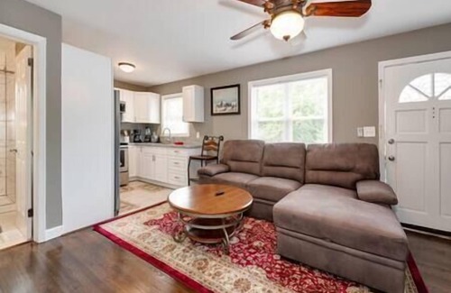 Winston - Salem Casa | Downtown’s Queens (Pad 1 & 2) - 4BR + 2 Sofa Bed