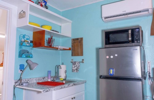 Saint Jo Cabina | Downtown Saint Jo | KING bed | sleeps 2