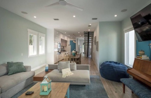Central Sarasota Casa | Downtown Sarasota Home w/Yard + Firepit