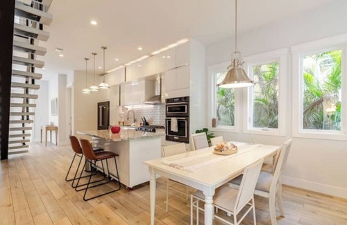 Central Sarasota Casa | Downtown Sarasota w/Saltwater Pool + Hot Tub