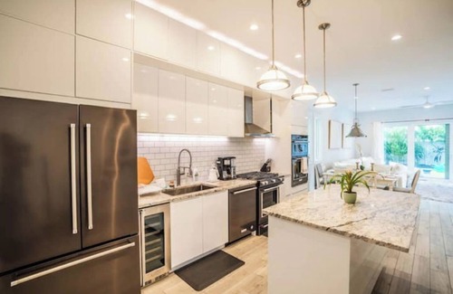 Central Sarasota Casa | Downtown Sarasota w/Saltwater Pool + Hot Tub