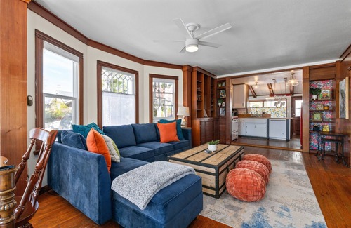 San Luis Obispo Casa | Downtown SLO Eclectic Victorian-Sleeps 12