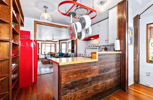 San Luis Obispo Casa | Downtown SLO Eclectic Victorian-Sleeps 12