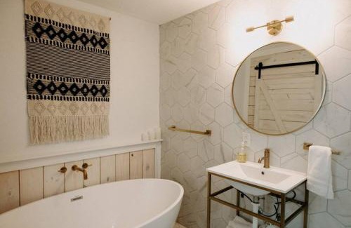 Wimberley Hotel | Downtown Studio 3 at Beer Ranch Project Inn
