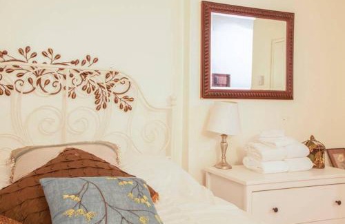 Theatre District Apartamento | Downtown Studio Apt, Near Grocery And Hospitals