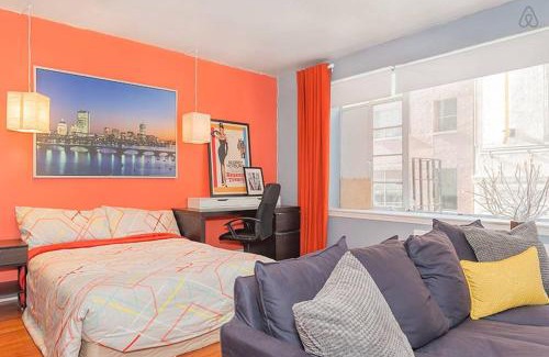 Theatre District Apartamento | Downtown Studio Apt, Short Walk To Hospitals