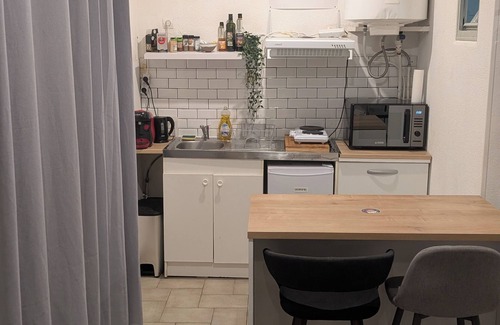 Saint-Michel Apartamento | Downtown studio with private patio
