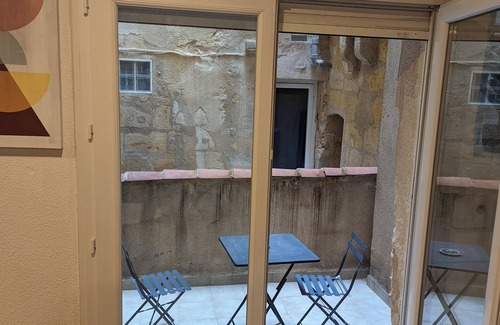 Saint-Michel Apartamento | Downtown studio with private patio