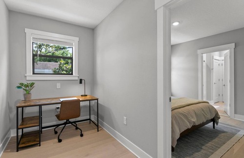 North Hyde Park Villa | Downtown Tampa 5BR/4BR with 6 Car Parking Space