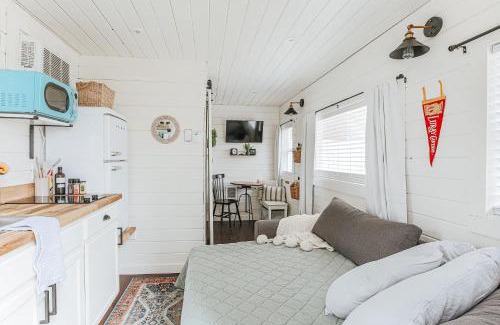 New Market Casa | Downtown Tiny Home near Shenandoah National Park