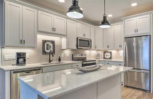 Traverse City Apartamento | Downtown Traverse City Condo Less Than half Mi to Beach!