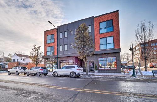Traverse City Apartamento | Downtown Traverse City Condo Less Than half Mi to Beach!