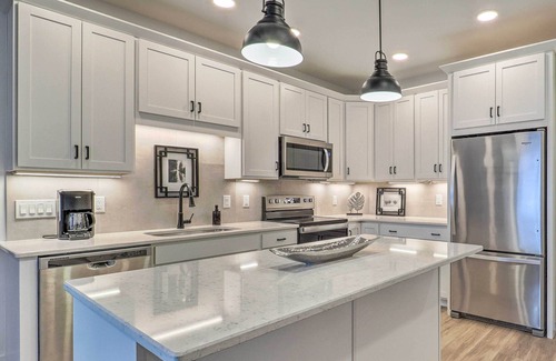 Traverse City Condominio | Downtown Traverse City Condo < 1/2 Mi to Beach!