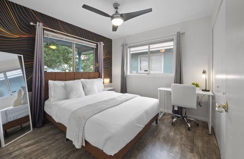 Chestnut Casa | Downtown | Upscale 3BD House | Yard | Pet Friendly